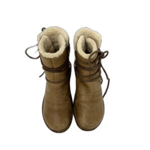 UGG CASPIA #1932 Women's Leather Boots – Size 9, Caramel Brown